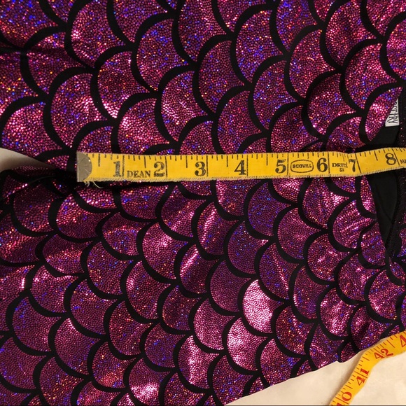 Magenta mermaid scale leggings - Picture 6 of 9